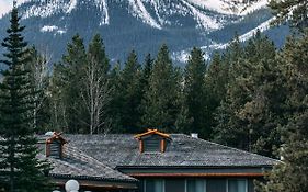 Mountaineer Lodge Lake Louise